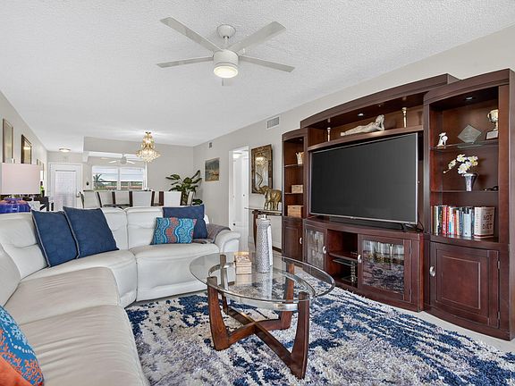 3rd image of 4301 MARTINIQUE Circle #G4