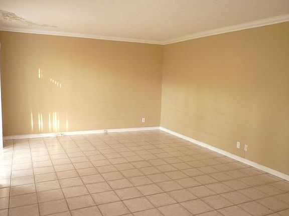 4th image of 2236 White Pine Cir APT D