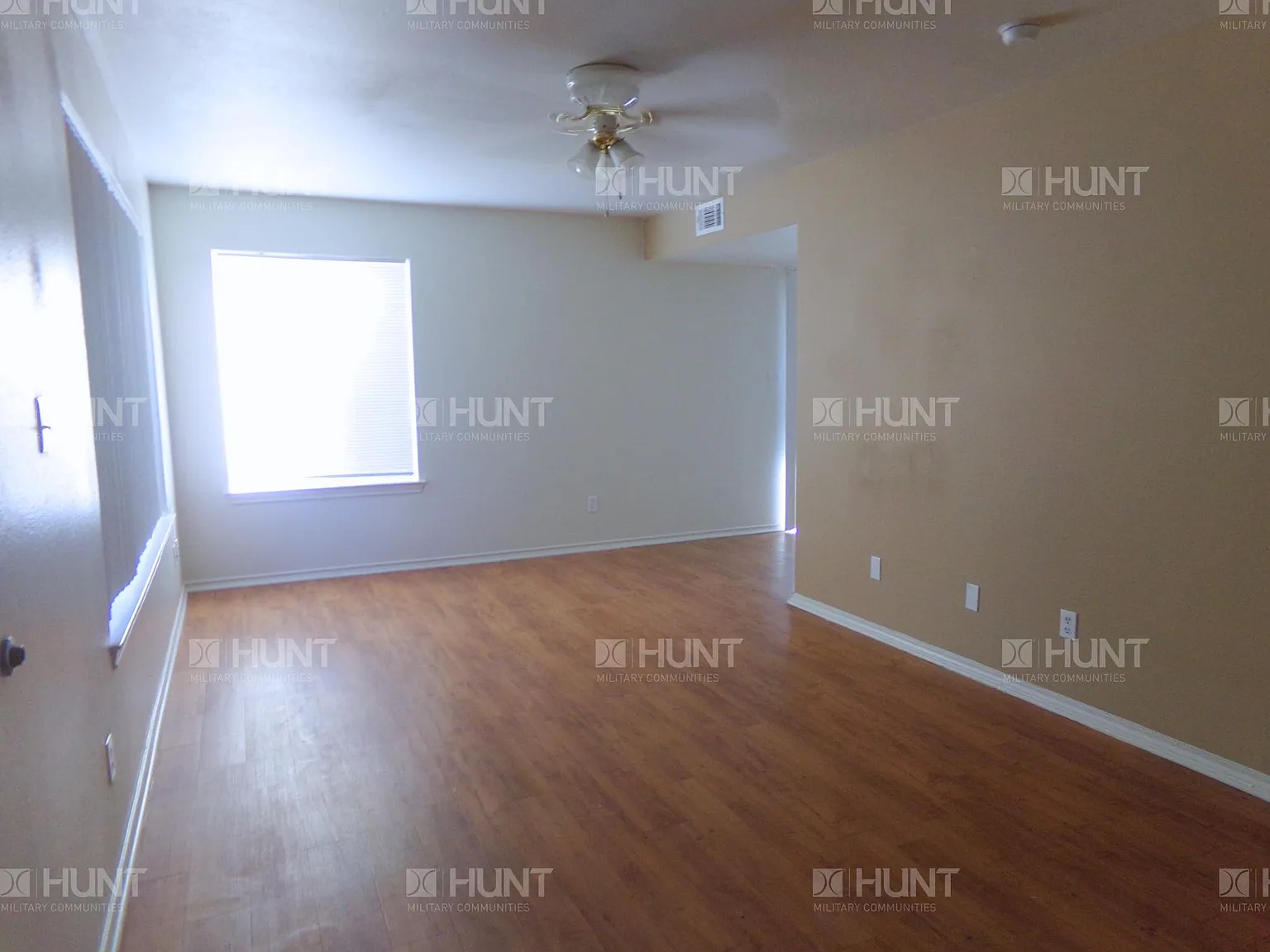 3 bed, 2.5 bath, 1310 sqft, $1,477 — Photo 4