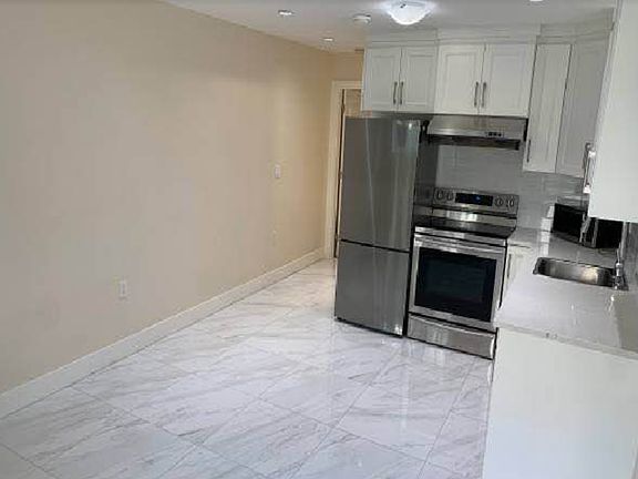 4th image of 3433 Turner St #5