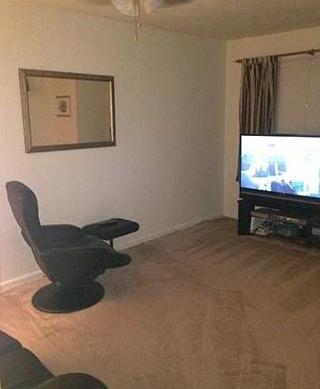 3rd image of 3381 Woodburne Dr