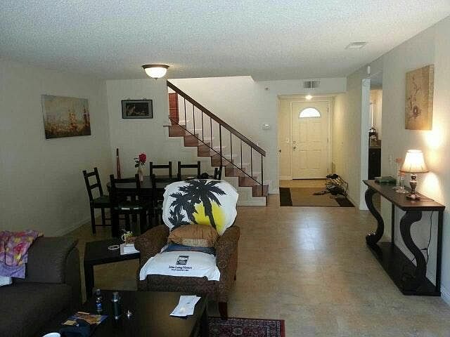 1st image of 3612 Redwood Ln
