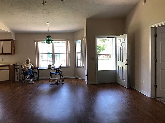 3rd image of 317 SE Rosewood Cir