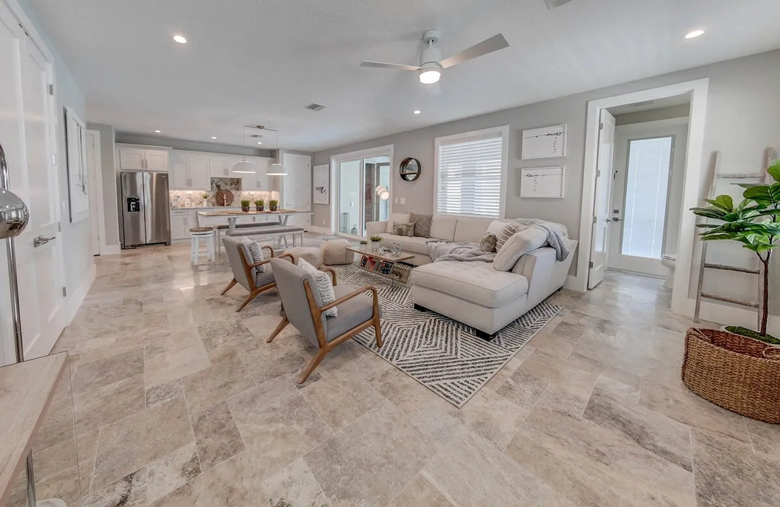 5 bed, 4.0 bath, 4499 sqft, $20,916 — Photo 3