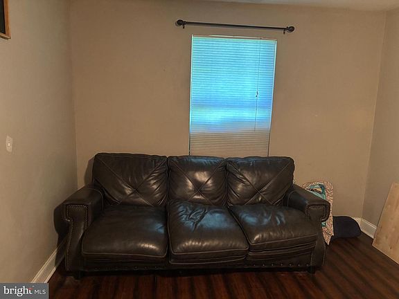5th image of 100 Woodvale Ln