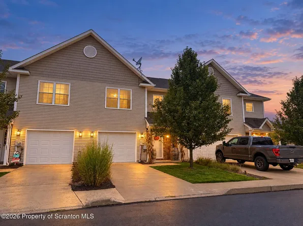 324 N Shadow Wood Cir, Archbald, PA 18403
