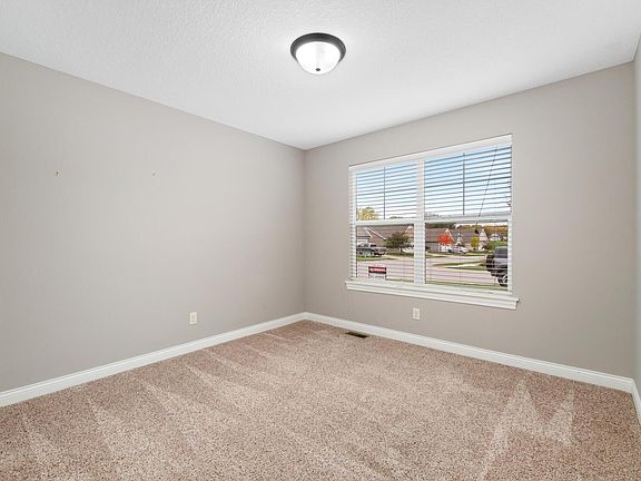 5th image of 4701 Pheasant Creek Ave