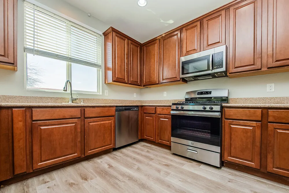 3 bed, 2.5 bath, 2316 sqft, $2,515 — Photo 4