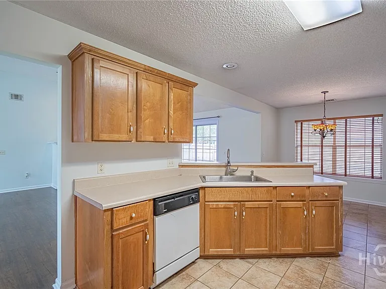114 Laurens Ln — Photo 15