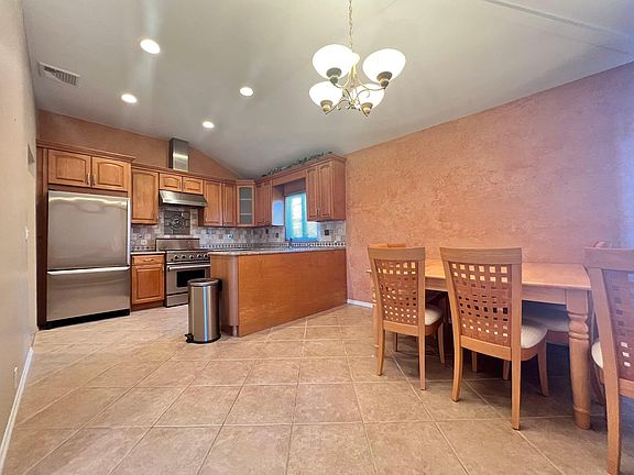 5th image of 1122 130th St Floor 2