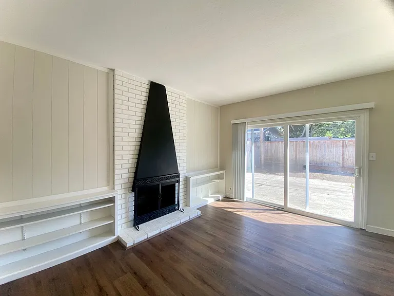 37051 Shasta St — Photo 5