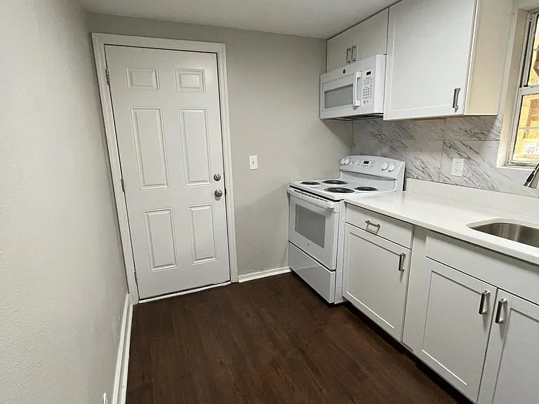 2219 Albion St #C — Photo 7