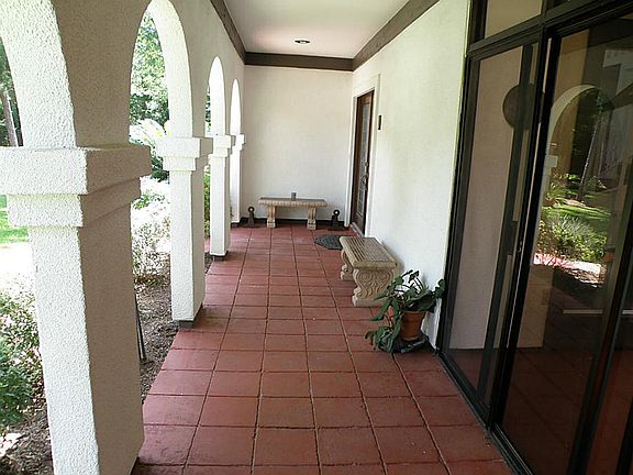 4th image of 406 Charleston Dr