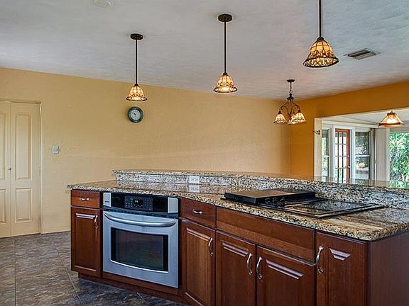 5th image of 9461 Sun Isle Dr NE
