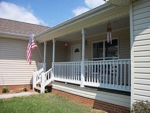 3rd image of 128 Uphill Dr