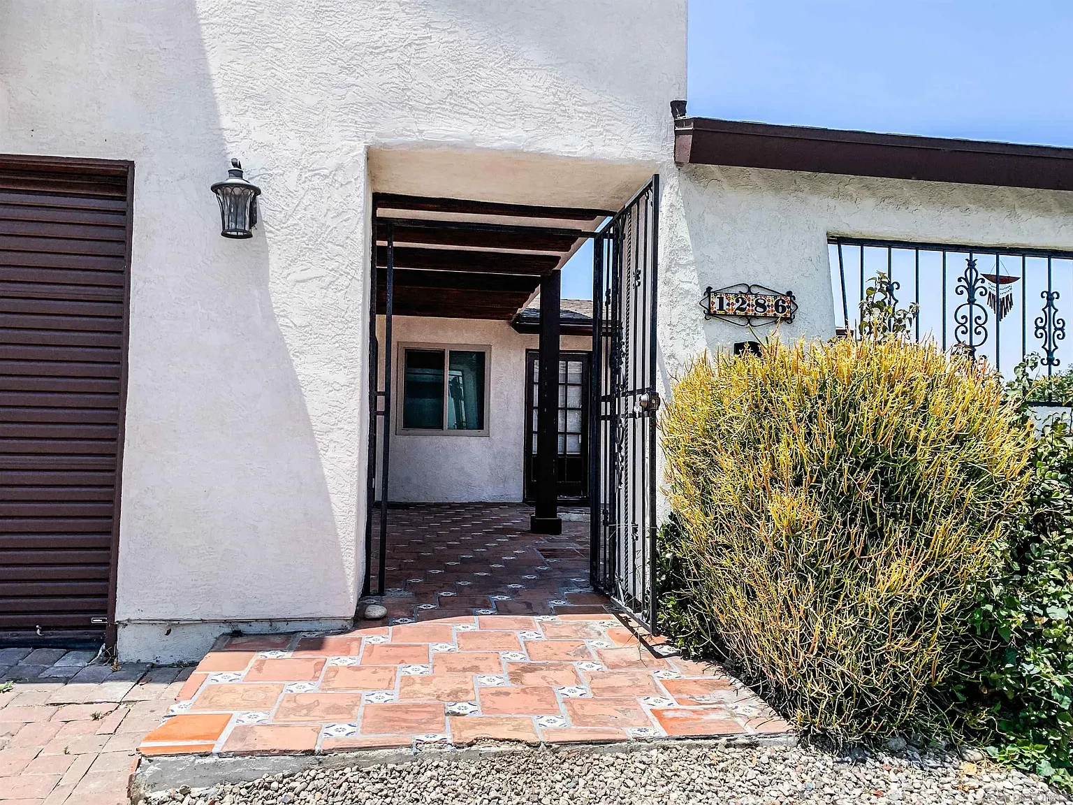 3 bed, 2.0 bath, 1390 sqft, $3,800 — Photo 2