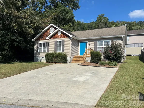 151 W Newberry Dr, Fletcher, NC 28732