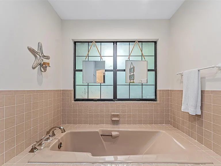 8101 NW 46th St — Photo 46