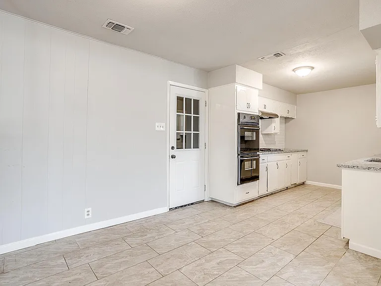 109 SE Dian St — Photo 7