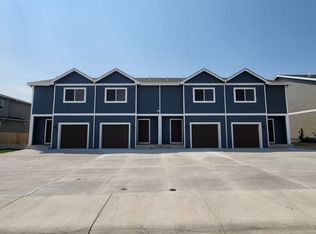 654 Badger Ln, Mills, WY 82644