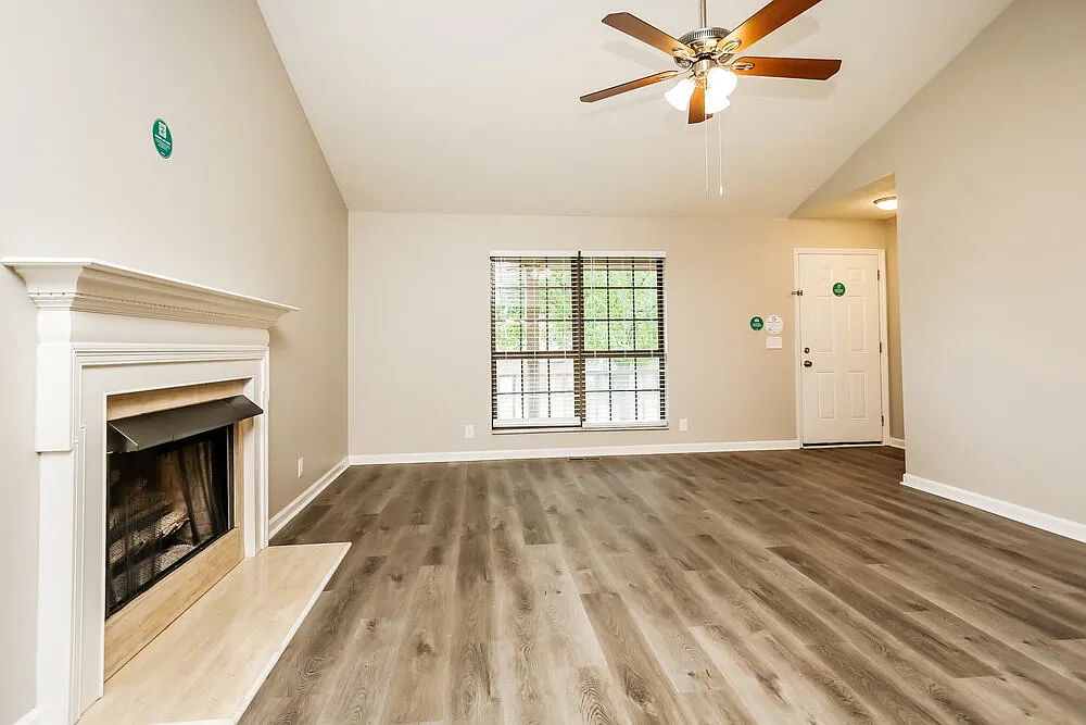 3 bed, 2.0 bath, 1748 sqft, $2,445 — Photo 4