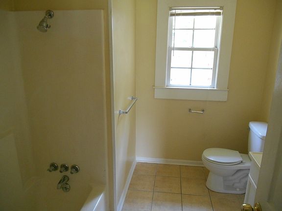4th image of 605 Overhill Cir