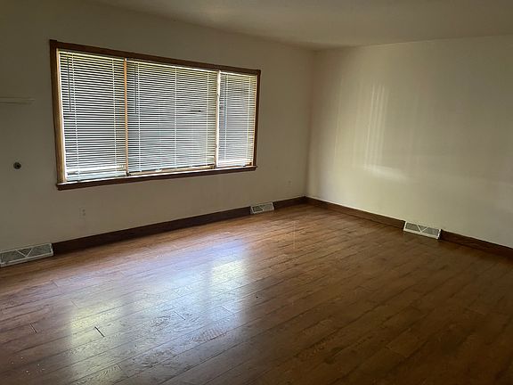 2nd image of 1505 Fremont Ave N