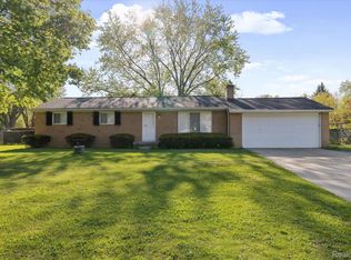 4421 Lawnwood Ln, Burton, MI 48529