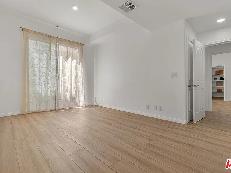8646 W Olympic Blvd #204 — Photo 21