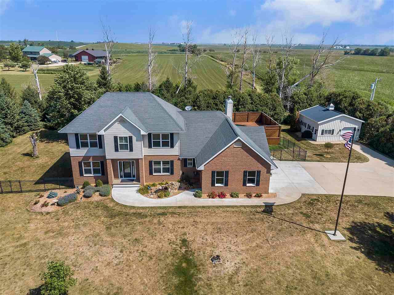 2843 73rd St, Newhall, IA 52315 Zillow