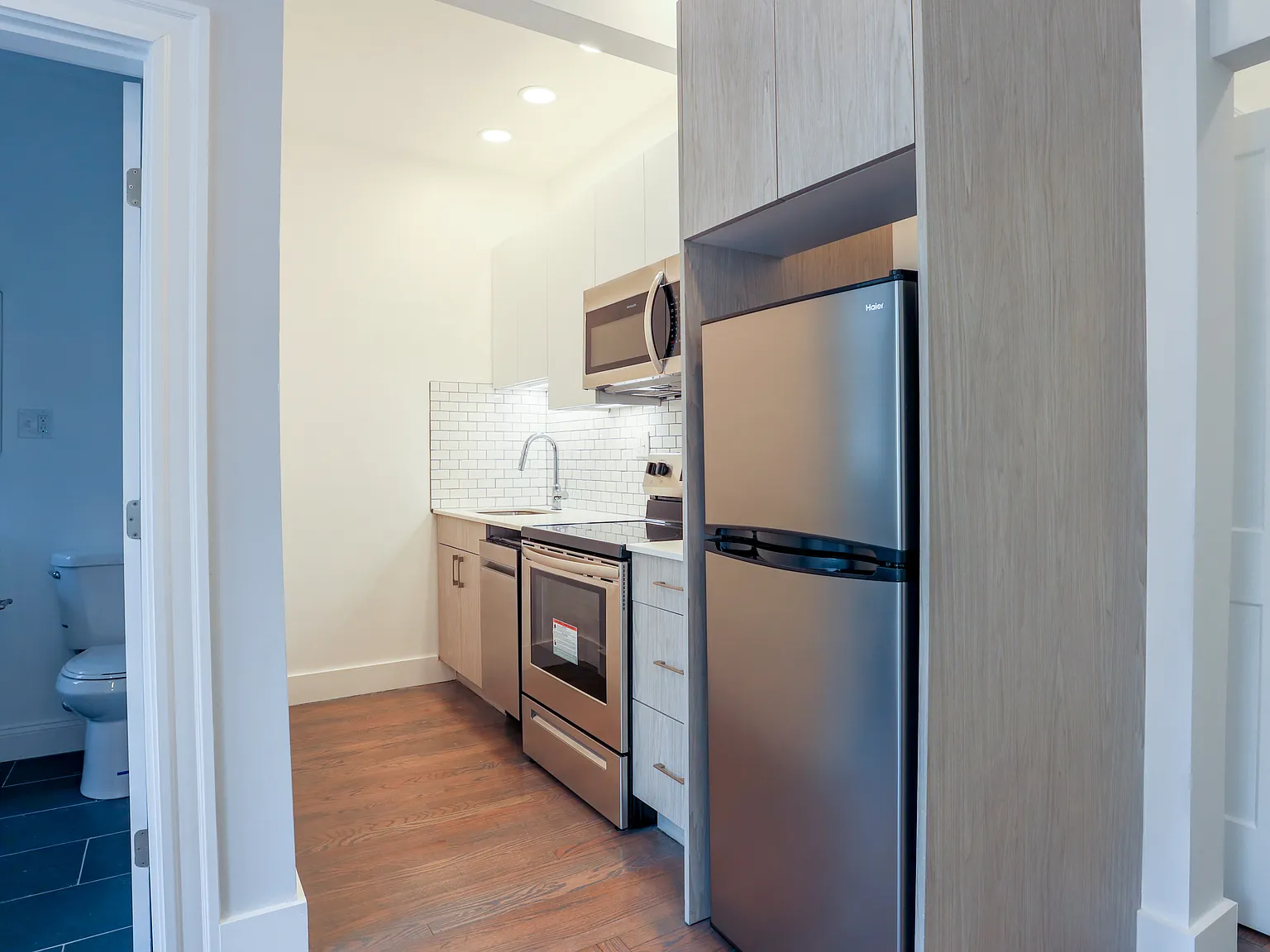 Studio, 450 sqft, $2,450 — Photo 2