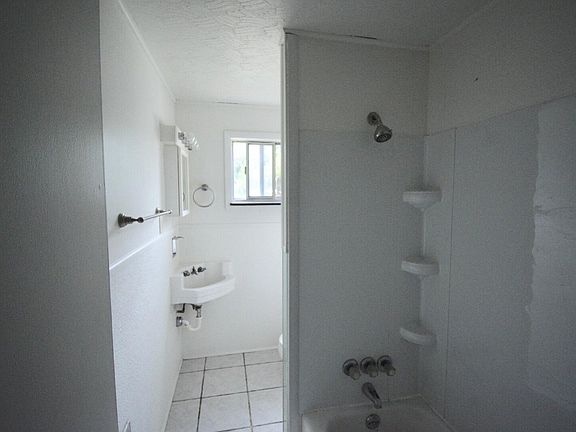 5th image of 265 E Granville St