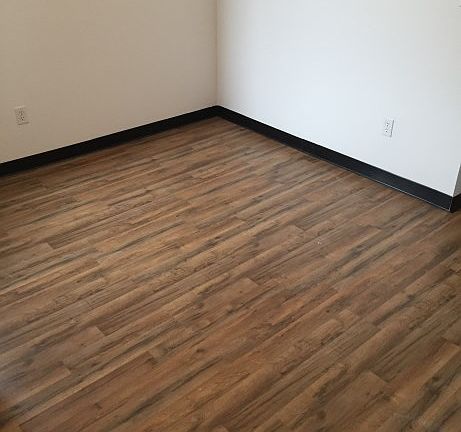5th image of 2942 W Polk St