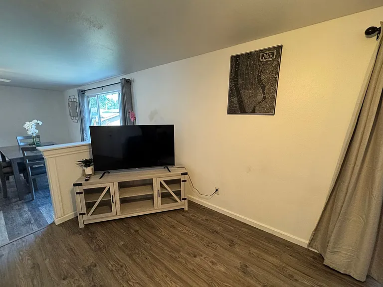 225 Kashmir Ct SE — Photo 8