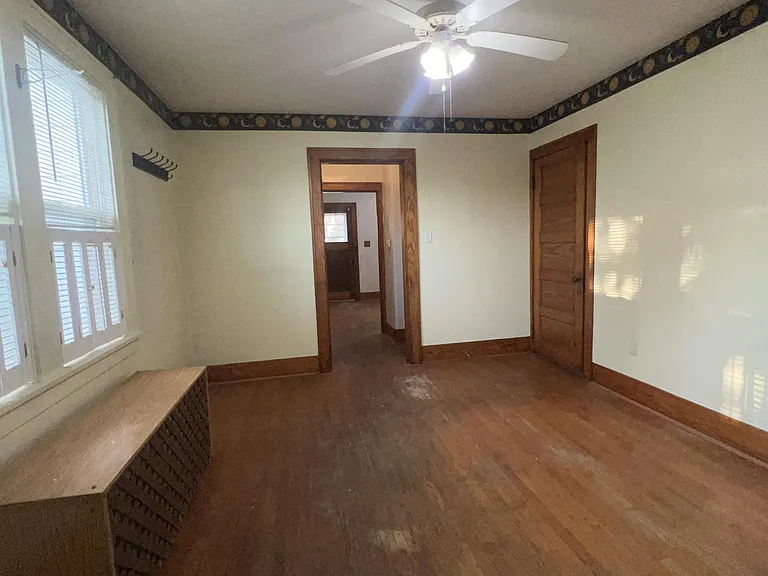 1550 W 3rd St #1 — Photo 3