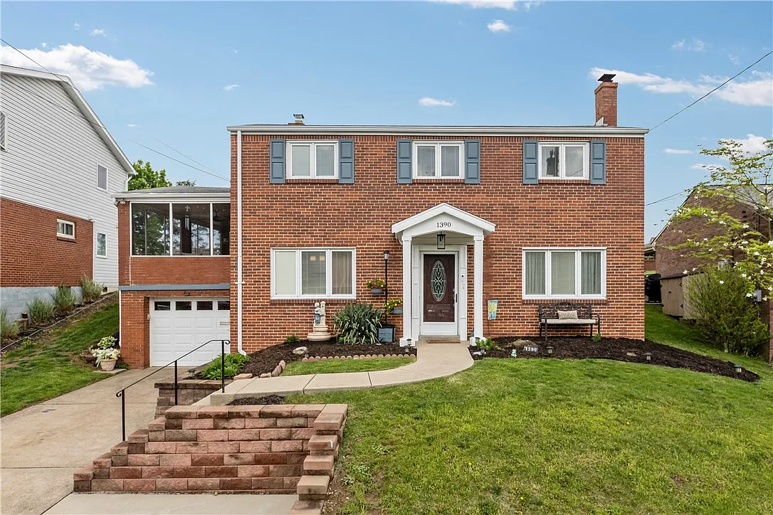1390 Cardinal Dr photo 1