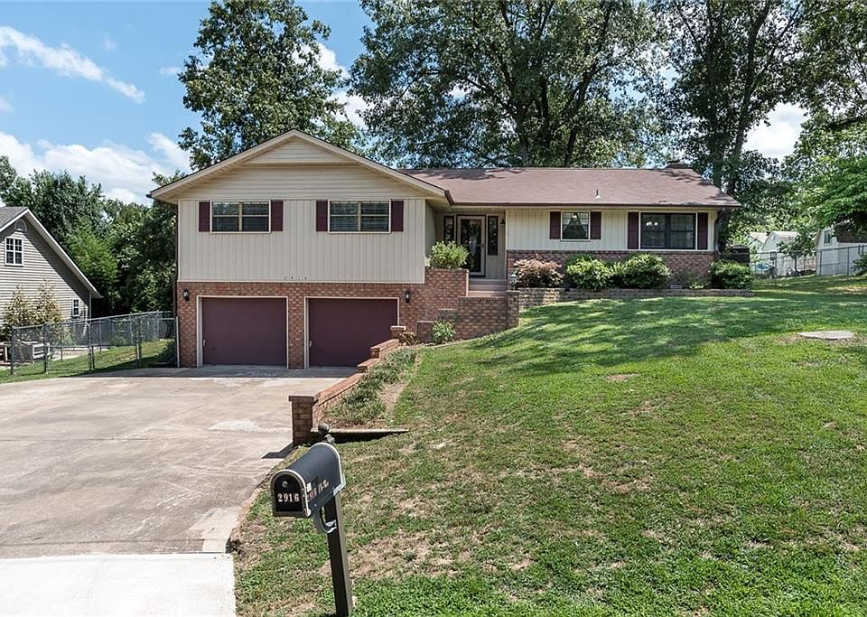 1st image of 2916 E Blue Hill Dr