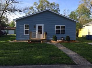 518 E 6th St, Momence, IL 60954