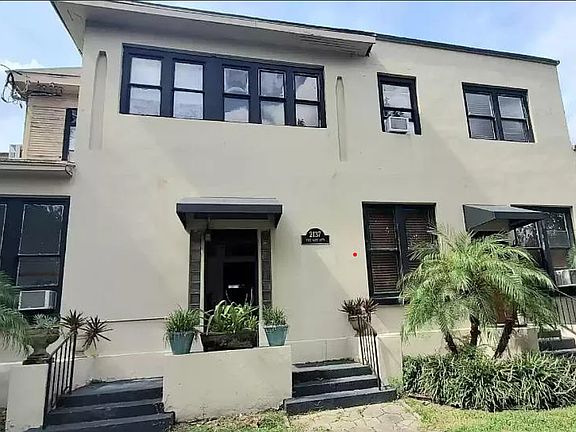 2nd image of 2137 Oak St #8