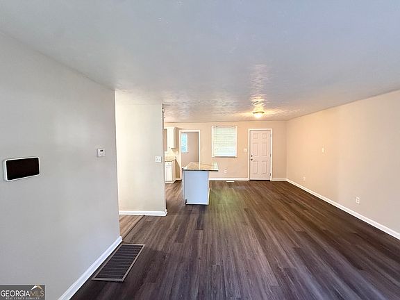 3rd image of 423 Belgarde Pl SE