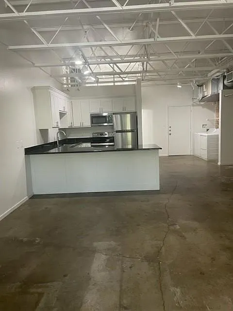Studio, 860 sqft, $1,500 — Photo 4