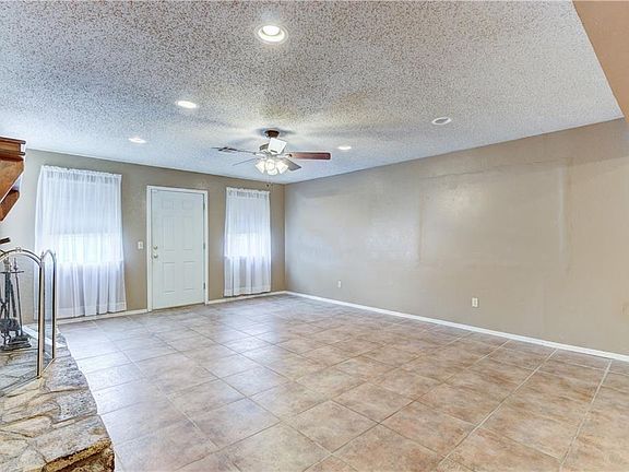 4th image of 112 E Cypress Ave