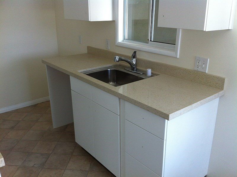 2nd image of 304 E 84th Pl