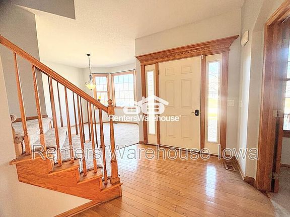 3rd image of 6874 Dakota Dr
