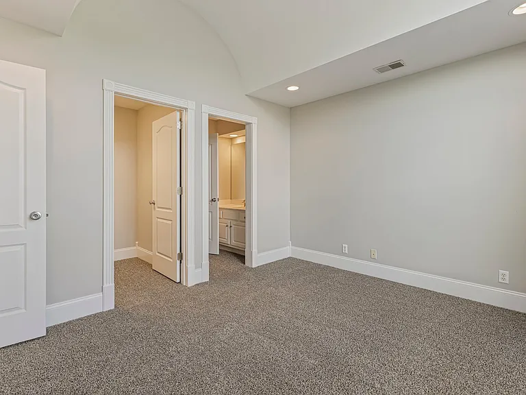 604 Clayborne Ct — Photo 34