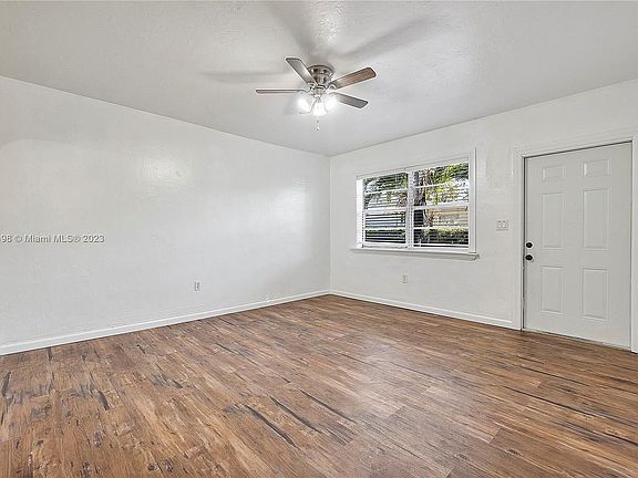 4th image of 212 NW 46th Ave #212