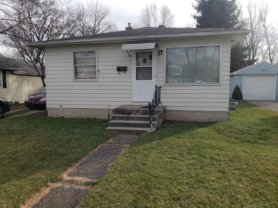 1st image of 226 43rd St SE