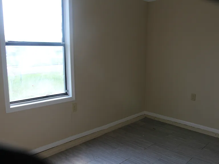 712 Goodall Ave — Photo 8