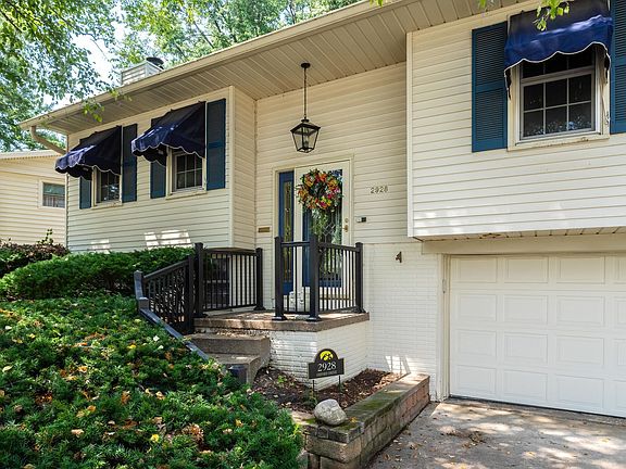 3rd image of 2928 Oxford Dr
