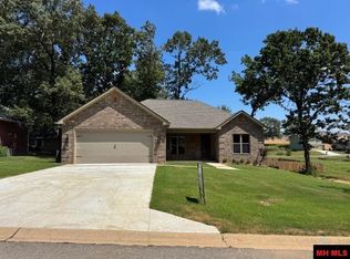 1385 Hampshire Cir, Mountain Home, AR 72653